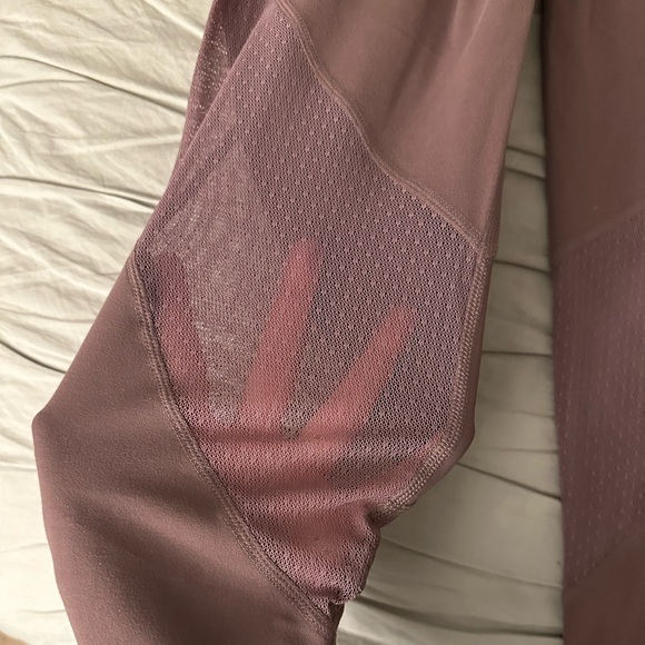NWOT Athleta 7/8 Mesh Shine Salutation Leggings Dusty Rose/Purple - Picture 4 of 7